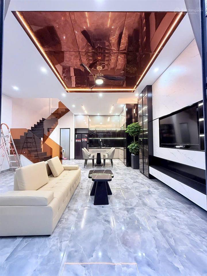 Bán gấp nhà 3 tầng, nhà mới xây, đủ công năng, tặng kèm nội thất, sổ hồng chính chủ, vào ở ngay