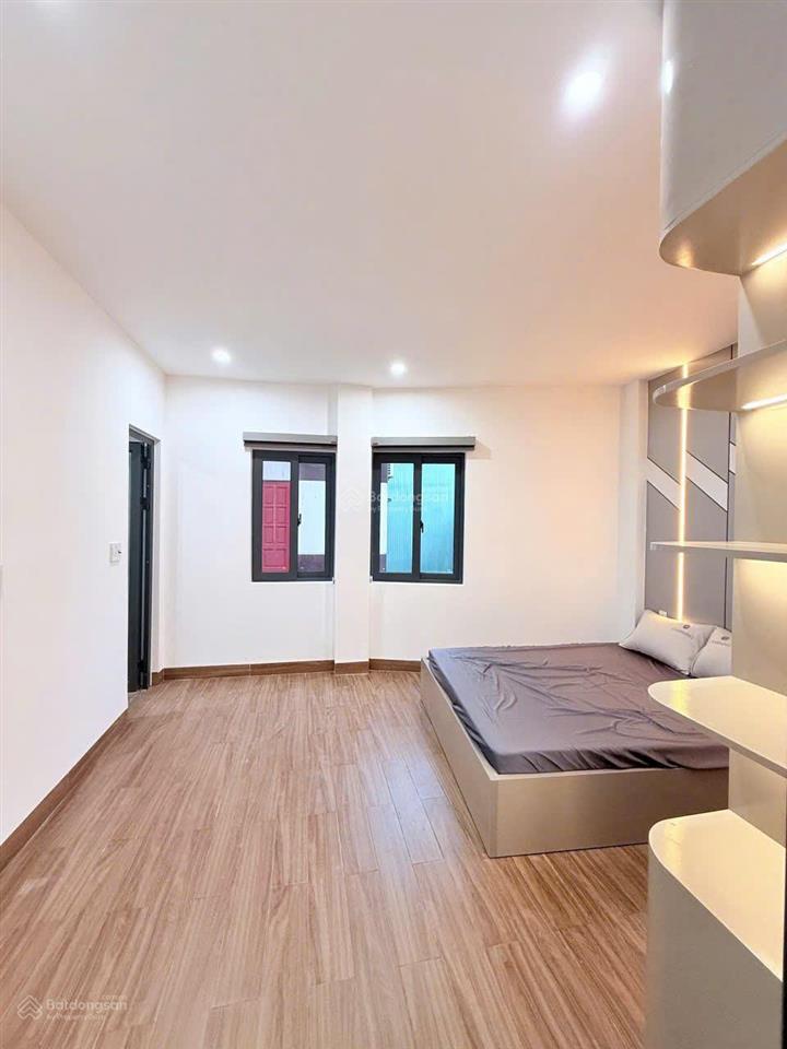Bán gấp nhà 3 tầng, nhà mới xây, đủ công năng, tặng kèm nội thất, sổ hồng chính chủ, vào ở ngay