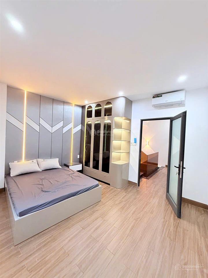 Bán gấp nhà 3 tầng, nhà mới xây, đủ công năng, tặng kèm nội thất, sổ hồng chính chủ, vào ở ngay