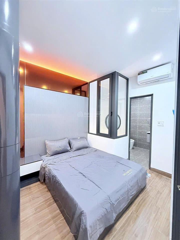 Bán gấp nhà 3 tầng, nhà mới xây, đủ công năng, tặng kèm nội thất, sổ hồng chính chủ, vào ở ngay