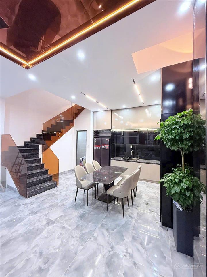 Bán gấp nhà 3 tầng, nhà mới xây, đủ công năng, tặng kèm nội thất, sổ hồng chính chủ, vào ở ngay