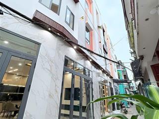 Bán gấp nhà 3 tầng, nhà mới xây, đủ công năng, tặng kèm nội thất, sổ hồng chính chủ, vào ở ngay