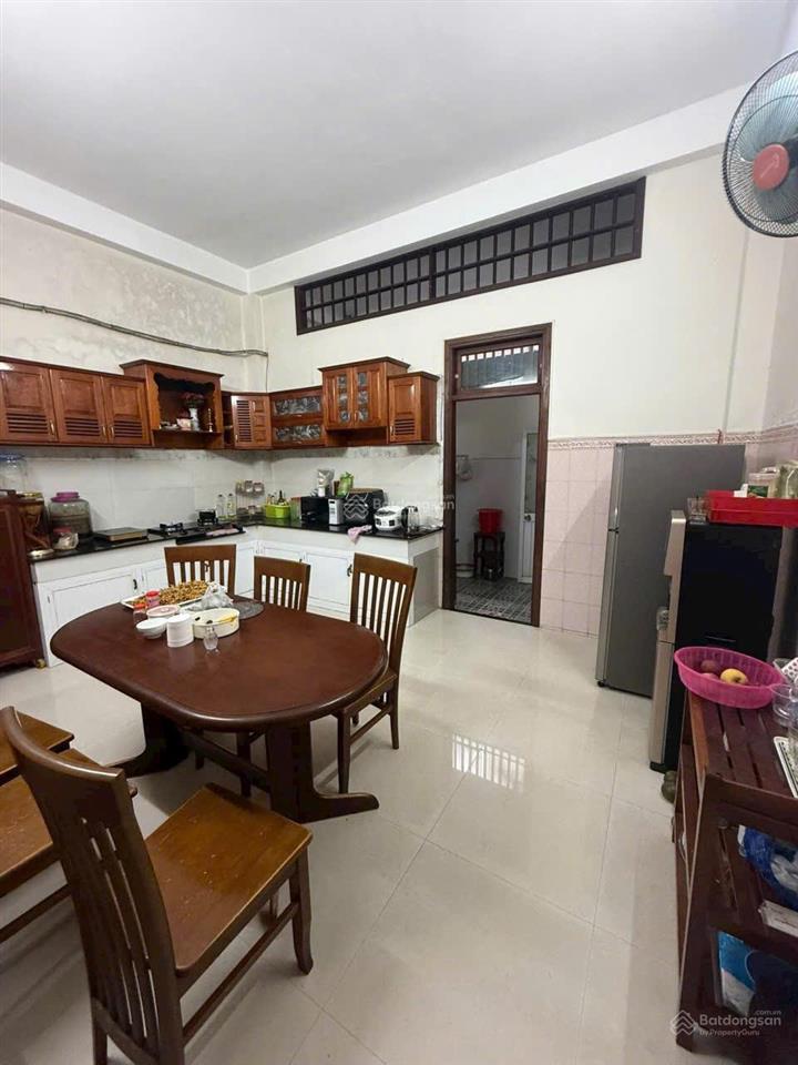 Bán nhà mặt tiền 3 tầng, vị trí siêu vip, hướng đông, đủ công năng, trung tâm tp