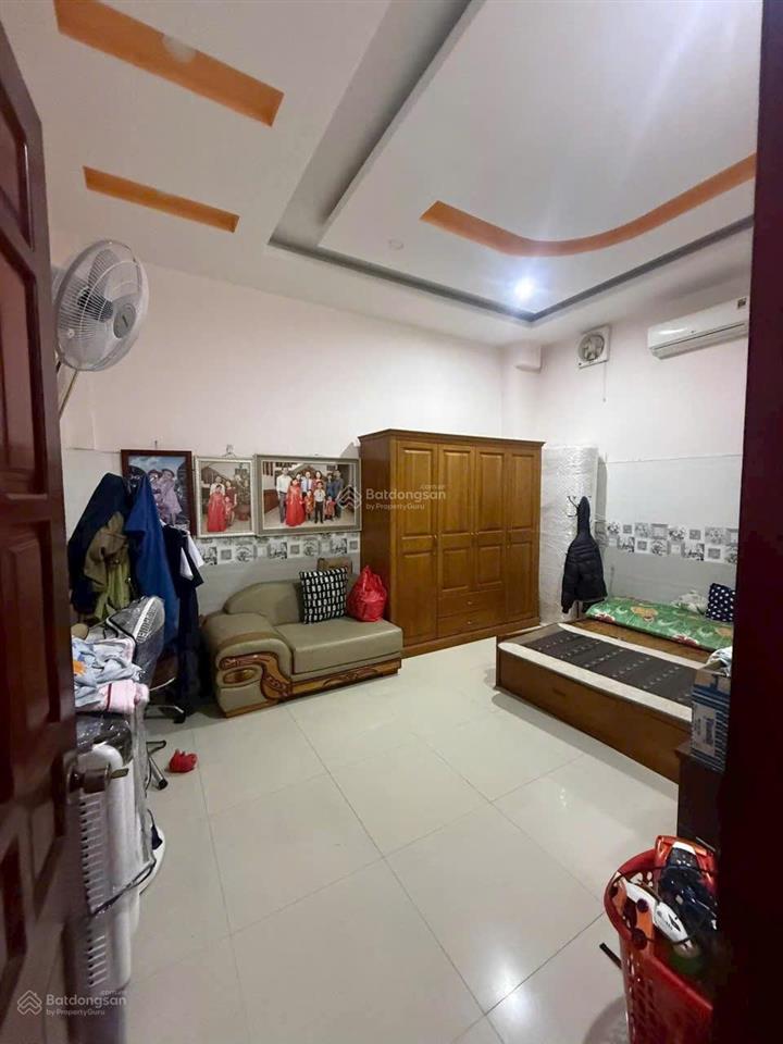 Bán nhà mặt tiền 3 tầng, vị trí siêu vip, hướng đông, đủ công năng, trung tâm tp