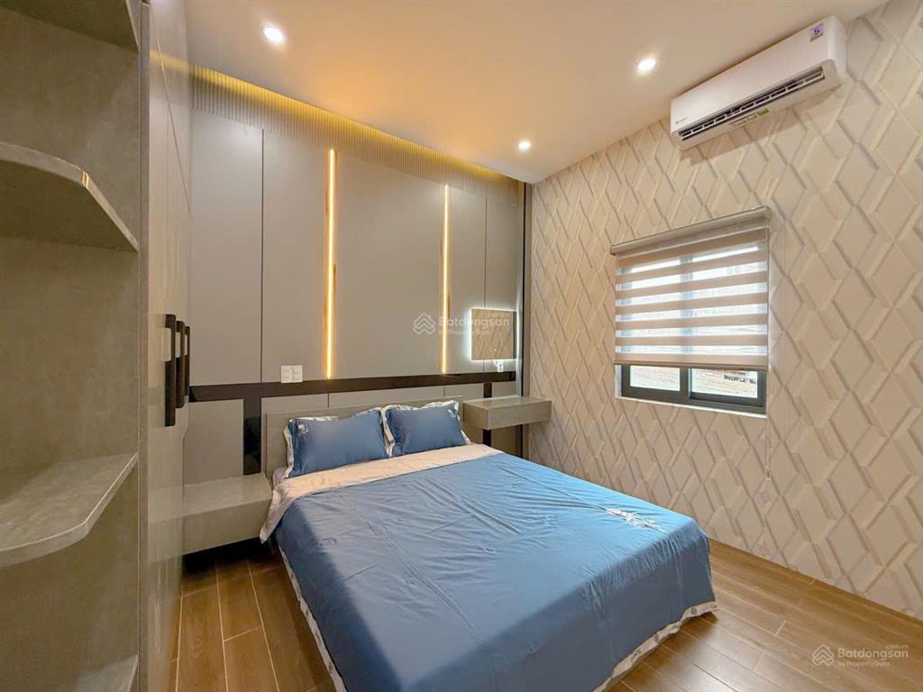 Bán gấp nhà 3 tầng đủ công năng, hướng đông nam, kiệt ô tô, tiện ích xung quanh