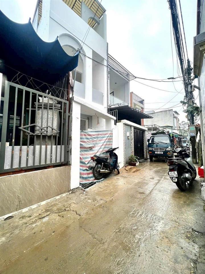 Bán gấp nhà 3 tầng đủ công năng, hướng đông nam, kiệt ô tô, tiện ích xung quanh