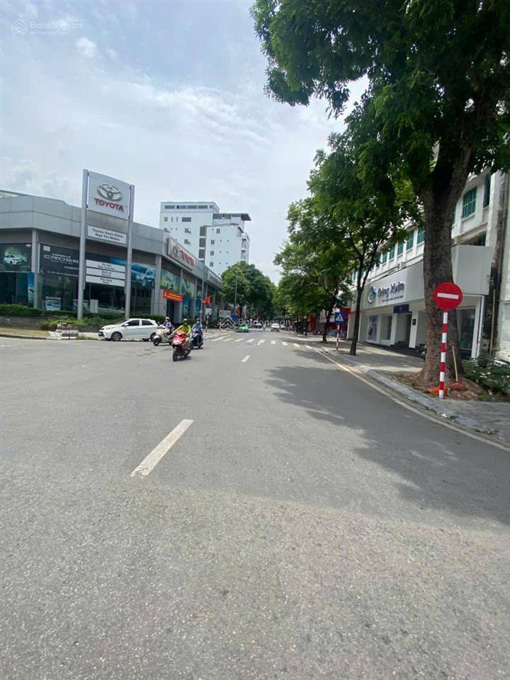 Bán nhà mặt phố hai bà trưng. sổ đỏ thổ cư 150m2, mặt tiền 7m, nở hậu. giá 700tr/m2 có thương lượng