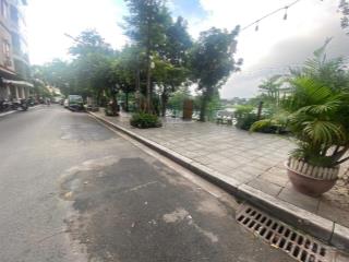 Bán nhà mặt phố từ hoa, vũ miên, view trực diện mặt hồ tây, vỉa hè 4m. sổ đỏ nở hậu đẹp
