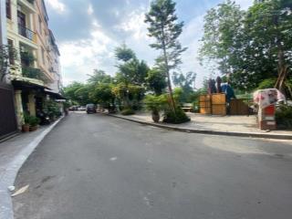 Bán đất mặt hồ tây, phố từ hoa. hướng đn đẹp nhất hồ. mặt tiền 10m, sâu 18m, lô góc 2 mặt thoáng