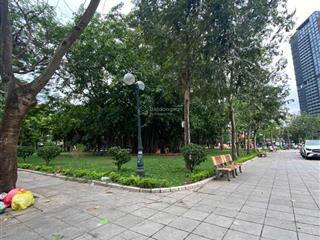 Bán toà nhà view trực diện hồ tây. 7 tầng thang máy, vỉa hè 5m. giá chào bán 690tr/m2