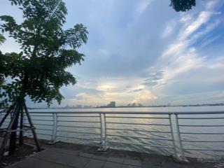 Bán nhà mặt hồ tây đoạn phố nguyễn đình thi, trích sài. mặt tiền rộng, vỉa hè to