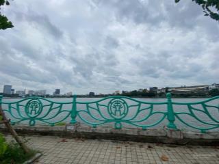 Bán nhà mặt phố trấn vũ. view trực diện hồ trúc bạch, một mặt ngõ sau thông quán thánh.