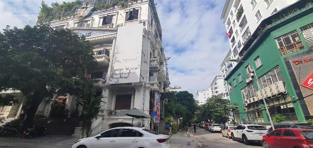 Bán đất dịch vọng hậu. lô góc tổng 35m mặt tiền. đất thổ cư, xây dựng được 7 tầng có hầm