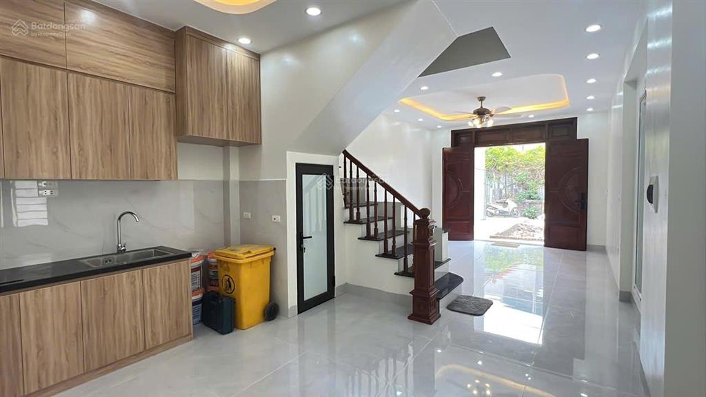 Nhà đẹp liên mạc bắc từ liêm lô góc ô tô gần 46m2 hơn 5 tỷ.