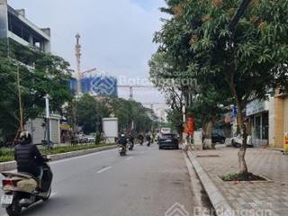 Cần bán nhà 1 mặt phố, 1 mặt ngõ, vỉa hè rộng, kd tốt, phố hoàng quốc việt, dt 80m2 x 3 tầng, mt 5m