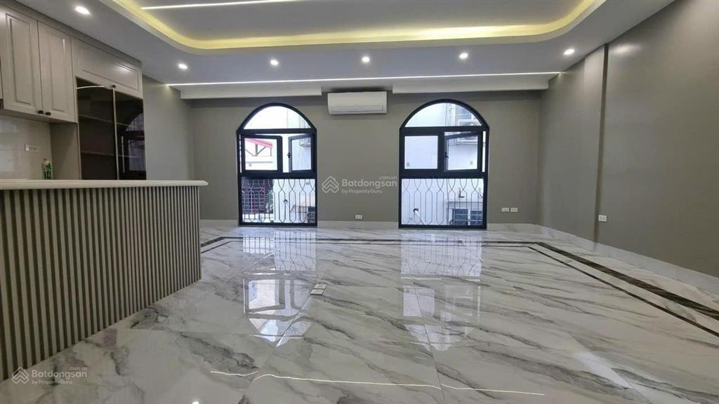 Bán nhà lô góc, 3 mặt thoáng, ôtô tránh, kd sầm uất, phố hoàng quốc việt, dt 100m x 7 tầng, mt 4,8m