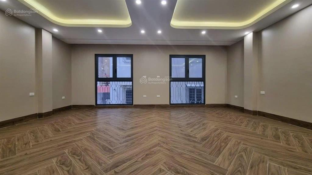 Bán nhà lô góc, 3 mặt thoáng, ôtô tránh, kd sầm uất, phố hoàng quốc việt, dt 100m x 7 tầng, mt 4,8m