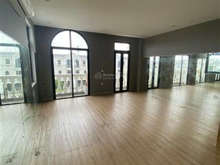 Chính chủ cần cho thuê căn shophouse mới ht full đh tm cả 5 tầng, giá 25tr/th vinhomes oceanpark gl