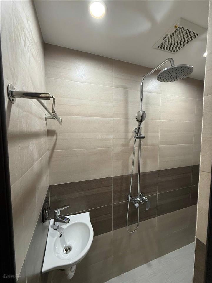 Giá 20tr cho thuê shophouse 5 tầng hoàn thiện đẹp long lanh rẻ nhất vinhomes gia lâm hà nội