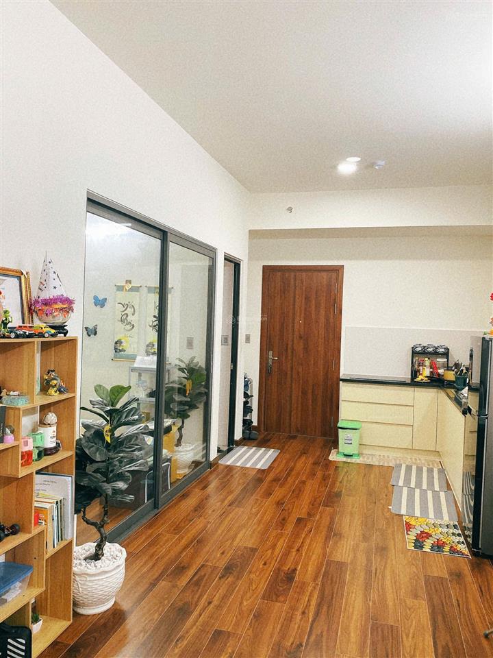 Bán căn hộ view đông nam nội khu thoáng mát tầng đẹp giá 1.150 tỷ/căn.