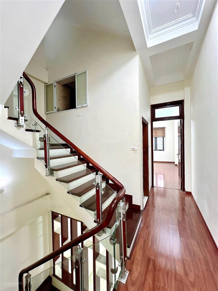 Bán nhà mặt phố tam trinh, quận hoàng mai. garaoto. kinh doanh đỉnh về ở luôn. 56m2 x 4 tầng. 16 tỷ