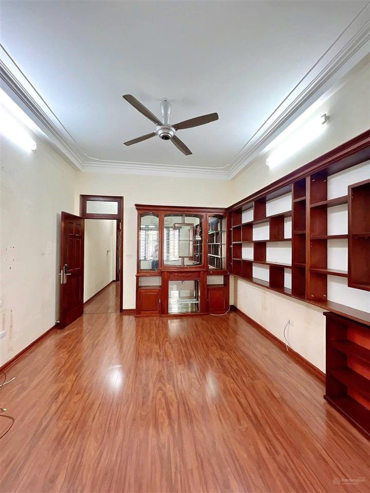 Bán nhà mặt phố tam trinh, quận hoàng mai. garaoto. kinh doanh đỉnh về ở luôn. 56m2 x 4 tầng. 16 tỷ