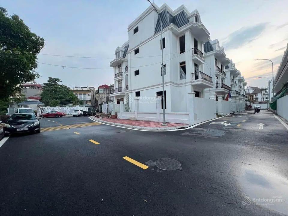 Liền kề vỹ yến thượng thanh phân lô 80m mt 6,7m 4tầng vỉa hè ở sướng giá chỉ 12,6 tỷ.