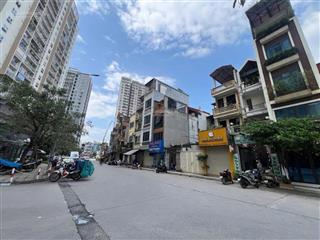 Ở và kinh doanh quá ok tại 176 phố nguyễn sơn  diện tích 95m 7tầng thang máy gara ô tô.