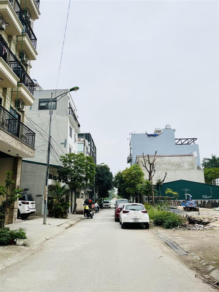 Bán gấp lô đất đg kiều mai, 90m2, mt 11m, 3 mặt ô tô tránh, vỉa hè hai bên, xây toà vp siêu đẹp