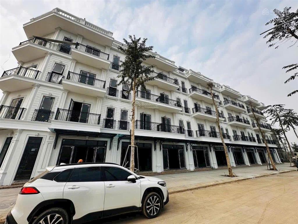 Chủ nhà cần bán nhanh vị trí căn liền kề tại đường 30m tại lk1  giá chỉ hơn 12 tỷ chút