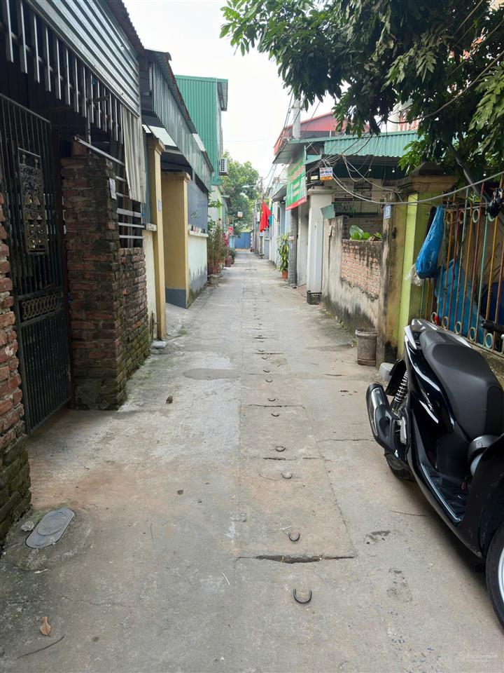 Gia đình cần bán nhà riêng thôn đổng xuyên, gia lâm 183.5m2, đất vuông, sân rộng, có thể chia đôi