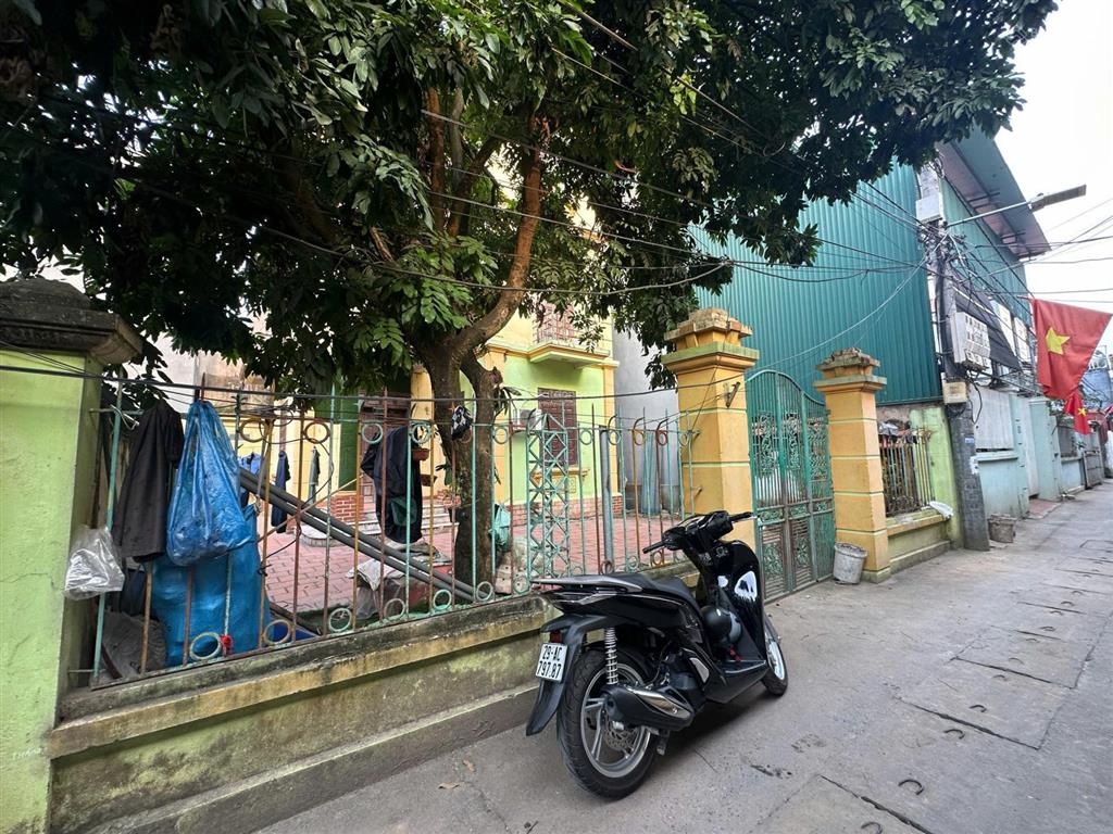 Gia đình cần bán nhà riêng thôn đổng xuyên, gia lâm 183.5m2, đất vuông, sân rộng, có thể chia đôi