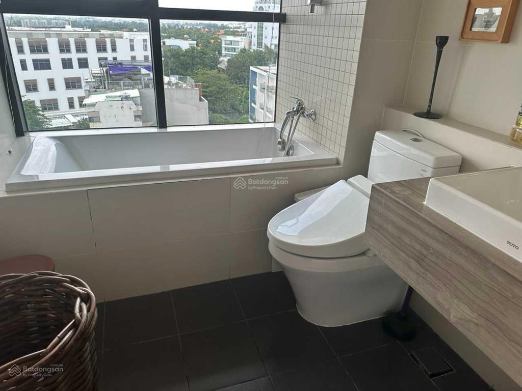 Tòa nhà mt quốc hương p. thảo điền quận 2. dt 10x37m hầm 7 lầu 1700m2 sàn. hđt 300 triệu. giá 90 tỷ