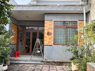 Cần bán gấp nhà mái phường tương bình hiệp thủ dầu một bình dương dt123,6m2 , 2pn ,giá 2 tỷ 6