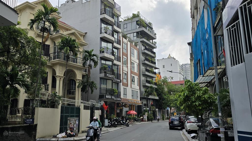 Bán mảnh đất tặng biệt thự ngõ 52 tô ngọc vân, tây hồ, tương lai ra mặt phố, dt 486m2, mt 21m.