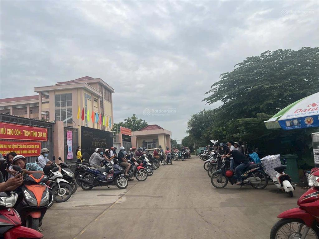 Bán đất cực đẹp ngay trường thcs hưng long, bình chánh 5x24m thổ cư. giá giảm còn 3.25 tỷ tl