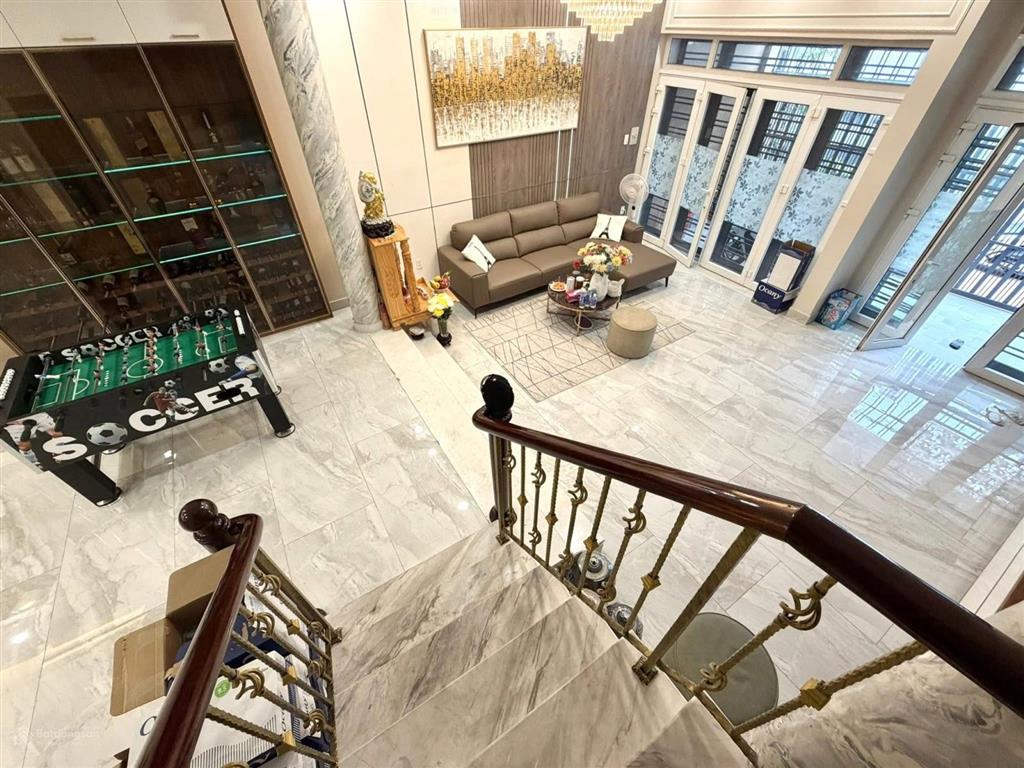 Bán biệt thự quận 1, 115m2 (6.4x18), 4 tầng, đường võ thị sáu