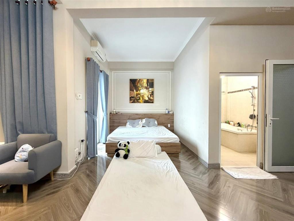 Bán biệt thự quận 1, 115m2 (6.4x18), 4 tầng, đường võ thị sáu