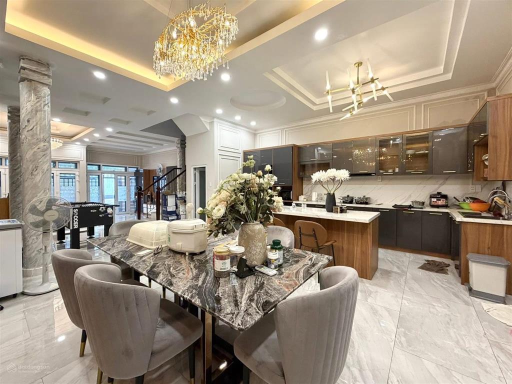 Bán biệt thự quận 1, 115m2 (6.4x18), 4 tầng, đường võ thị sáu