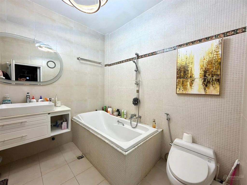 Bán biệt thự quận 1, 115m2 (6.4x18), 4 tầng, đường võ thị sáu