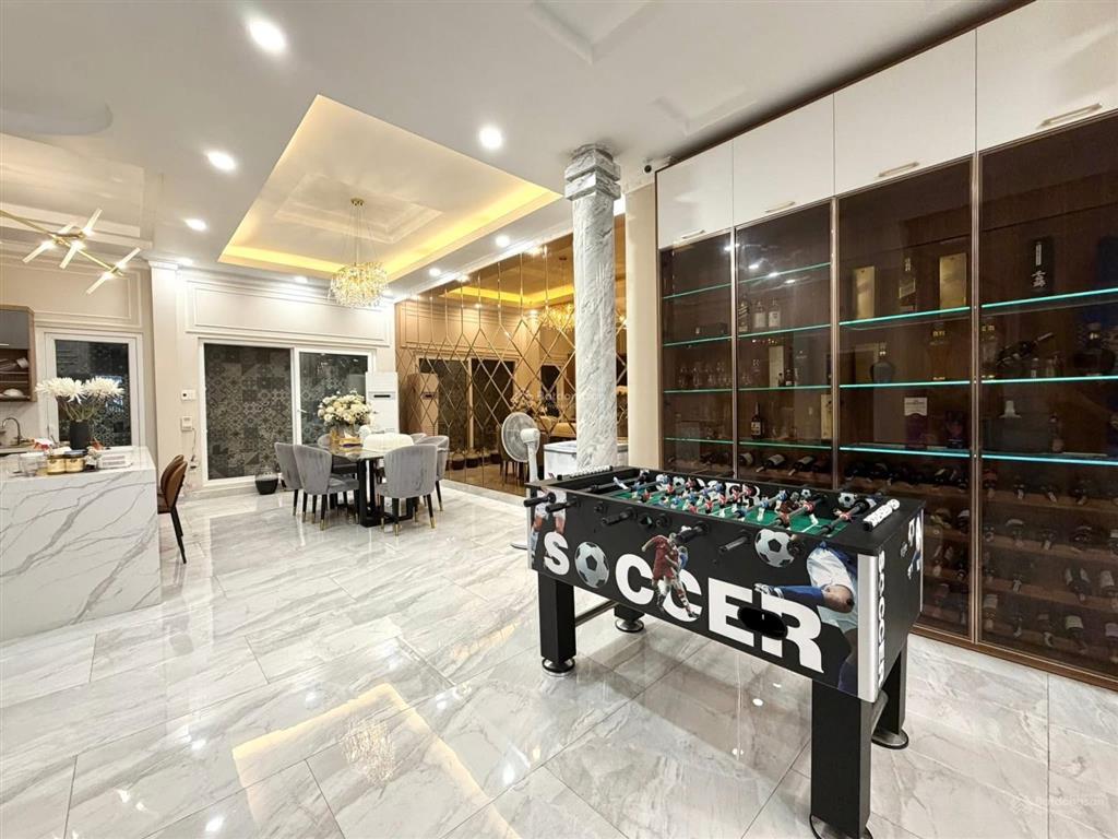 Bán biệt thự quận 1, 115m2 (6.4x18), 4 tầng, đường võ thị sáu