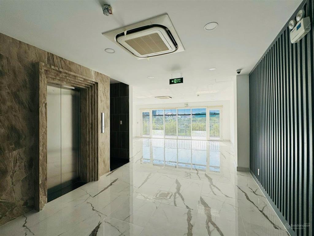 Mặt tiền nguyễn cơ thạch sala  5 tầng chỉ 160 triệu/tháng