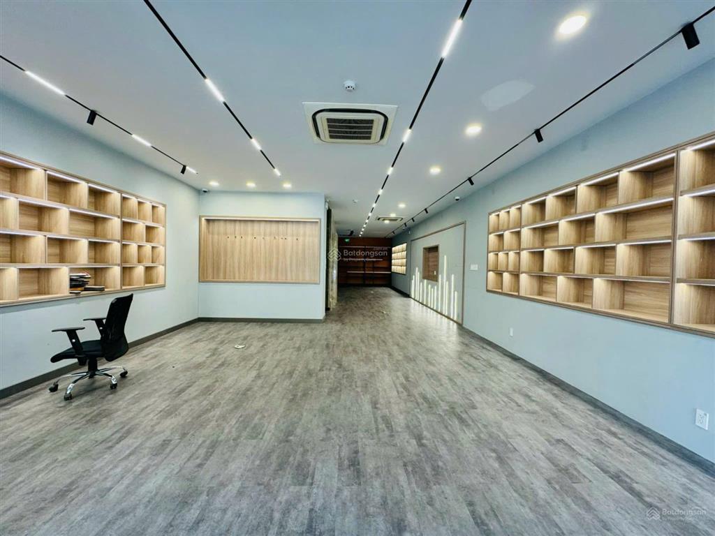 Mặt tiền nguyễn cơ thạch sala  5 tầng chỉ 160 triệu/tháng