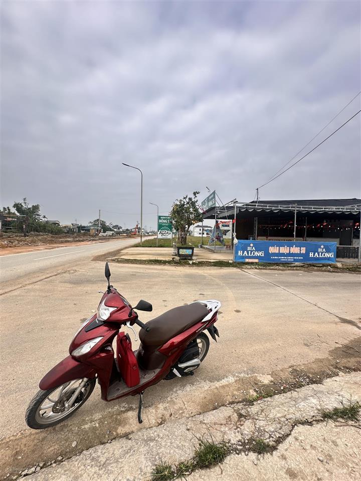 Đầu ve trục chính mb đồng su, thành phố sầm sơn, hướng đông, kd tốt, dt 100m2, mt 5m. giá 2 tỷ