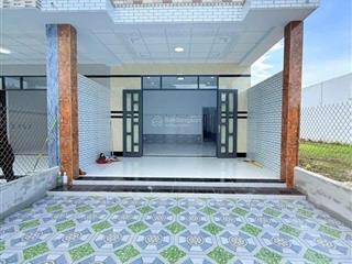 Chủ cần bán căn nhà cấp 4 mới 100%
dt 5*30m (150mv thổ )..shr..giá 1tỷ300tr nhà có 1pk, 2pn,