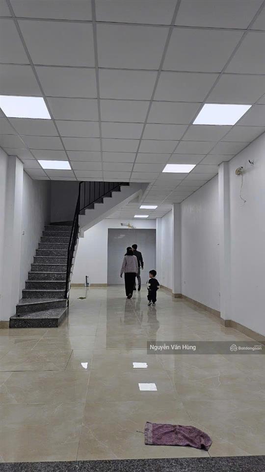 Cho thuê nhà văn phú 90m2, 4 tầng thông sàn mới đẹp chỉ 20tr xe công đỗ cửa