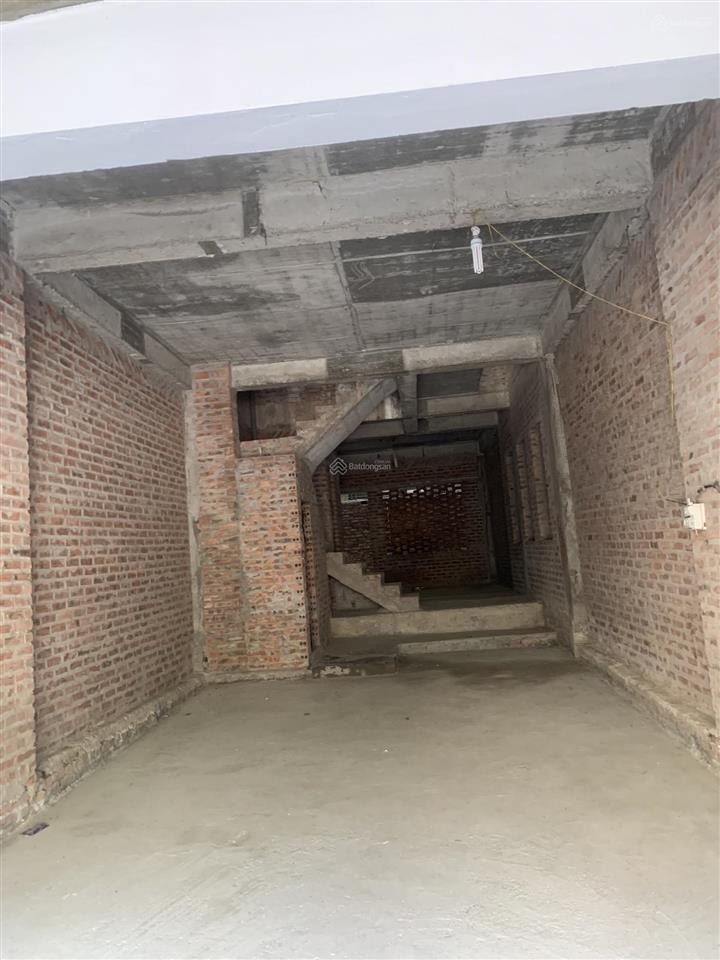 Cho thuê liền kề thô văn phú 90m2, 4 tầng, 10 tr/th xe container đỗ cửa điện nước đầy đủ