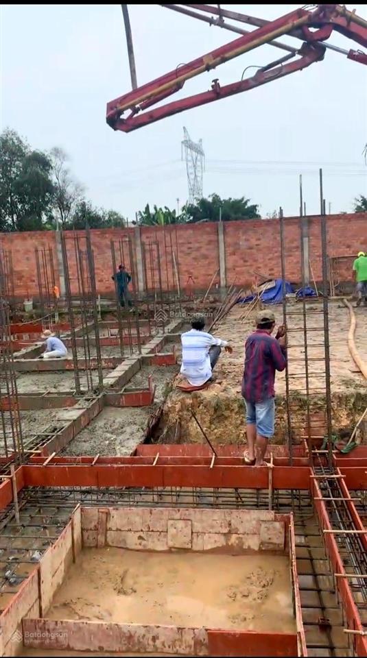 Giáp cầu lớn hóc môn 2.207m2 cây lâu năm và 1 căn nhà với 100m2 thổ mặt tiền đường 15m giá 9,5 tỷ