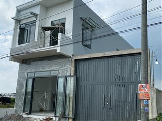 Nhà giáp cầu lớn hóc môn 1 trệt 1 lầu có 2117m2 đất cây và 100m2 thổ mặt tiền đường 15m giá 11 tỷ