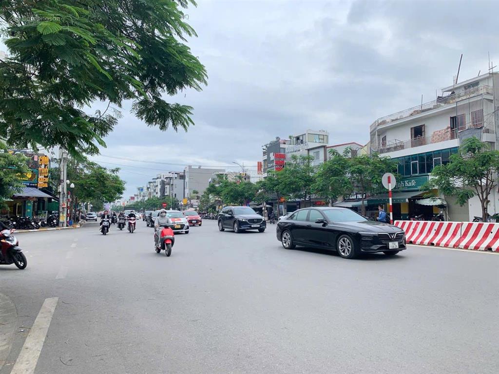 Bán lô đất góc 3 mặt tiền mặt đường hồ sen 72m2 ngang 7m giá 225tr/m2 có tt